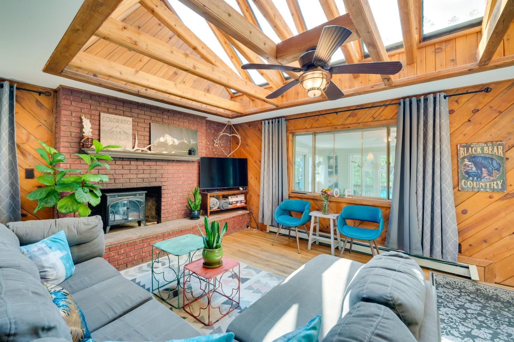 Stunning Golden Home With Deck About 35 Mi To Denver! Esterno foto