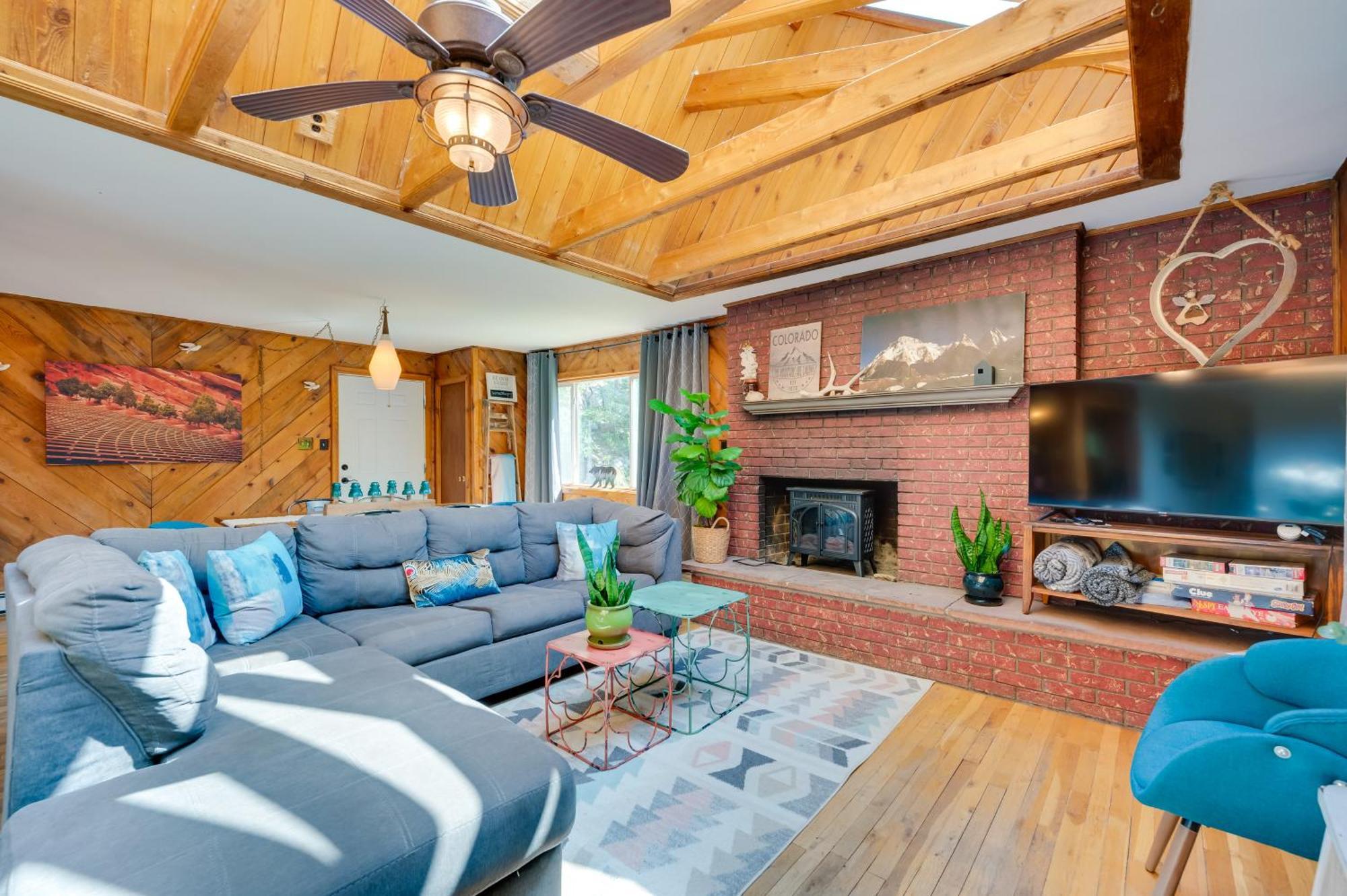 Stunning Golden Home With Deck About 35 Mi To Denver! Esterno foto